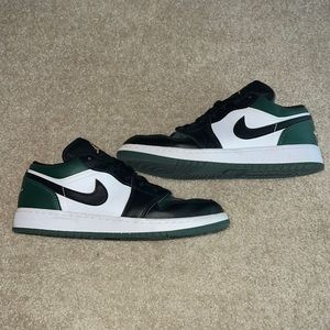 Air Jordan 1 Low Forest Green Sneakers